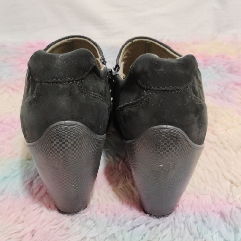 Like New Ecco Black Heeled Ankle Booties Sleek Minimalist Design Sz.38 - Picture 6 of 10